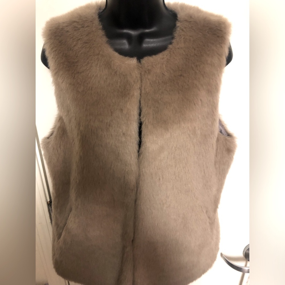 BANANA REPUBLIC - fun, and faux FURRY BEIGE VEST.